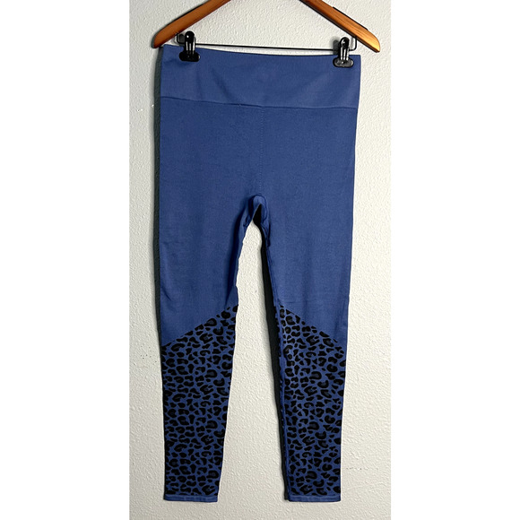 Fabletics Ribbed Seamless High Waisted Ankle Large Blue Leopard Print Athleisure - Picture 1 of 10